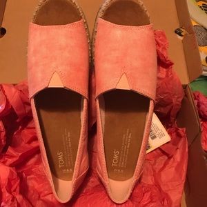 Toms Open Toe 8.5 Espadrille Coral Red LIKE NEW